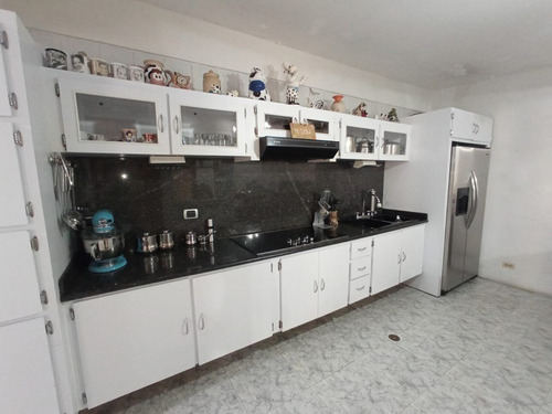 Imagen 7 de 18 de Casa En Venta En El Cafetal Calle Cerrada