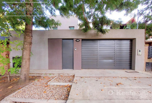Imagen 2 de 23 de Casa En Venta En Ranelagh De 5 Ambientes Jardín Quincho