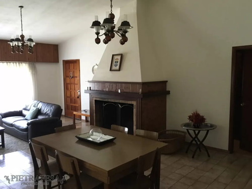 Casa En Venta Con Renta 4 Dormitorios 2 Baños Con Garaje Y Patio- Av. San Martín - Cerrito