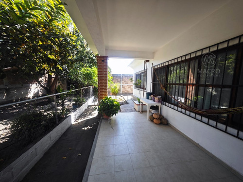 Casa En Venta En San Pedro Apatlaco De Un Nivel Con Jardín.