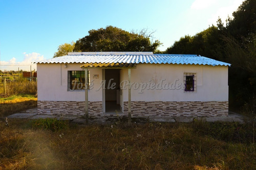 Imagen 1 de 13 de En Venta Casa De Dos Dormitorios Colonia Del Sacramento