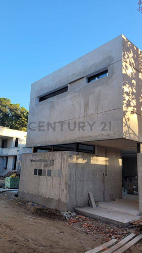 Casa En Venta En Barrio Cerrado La Plata