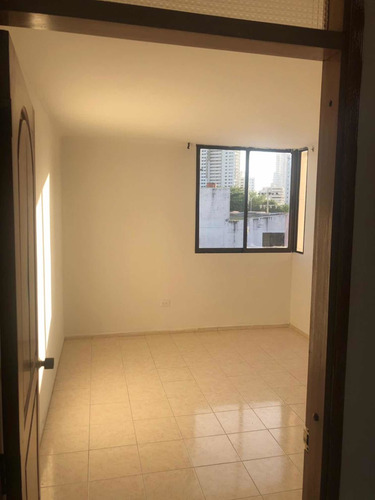 Imagen 6 de 13 de Apartamento 3 Habitaciones - 2 Baños- Cuatro De Servicio