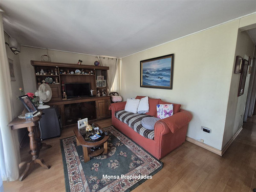 Casa En Venta De 3 Dorm. 1 Baño Con Amplio Patio En Macul