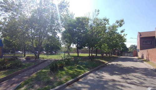 Única Casa Interna En Venta, De 3 Plantas En Barrio Cerrado San Leonardo Villa Bosch. Construcción De Calidad.