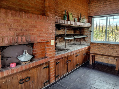 Casa 5 Ambientes Permuta Pileta Quincho Parrilla