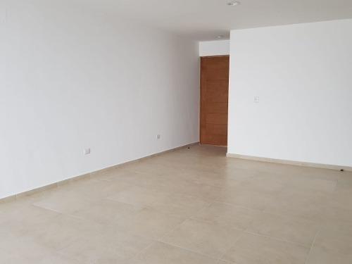 Imagen 8 de 19 de Preciosa Casa En Renta En El Refugio, 3 Recamaras, Sala Tv, Alberca, De Lujo !!