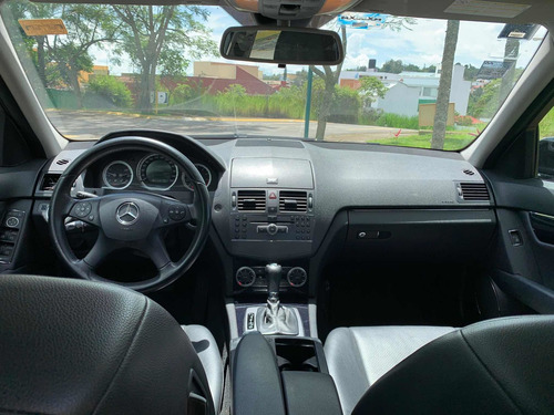 Imagen 8 de 11 de Mercedes-benz Clase C 2010 3.0 300 Classic Mt