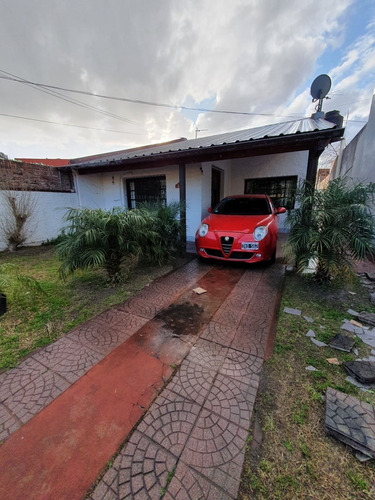 Imagen 2 de 17 de Casa 4 Ambientes Con Ph Al Fondo Sobre Lote De 10 X 50