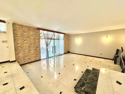 Casa En Prados Del Este (5h/5b/5pe)