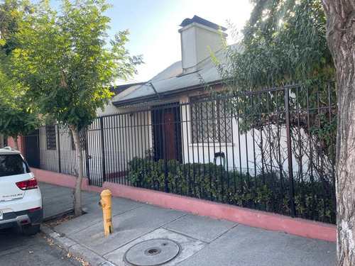 Cómoda Casa Esquina En Huechuraba,con Excelente Conectividad