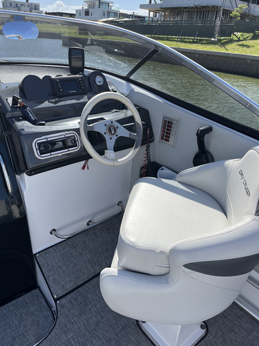 Lancha Custon 25. Con Evinrude Etec G2 200 Hp