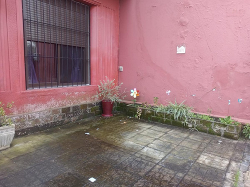 Imagen 15 de 19 de Casa De 2 Dormitorios En Buceo. Jardín , Patio Y Cochera.
