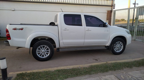 Imagen 5 de 12 de Toyota Hilux Srv 4x4 At Pack