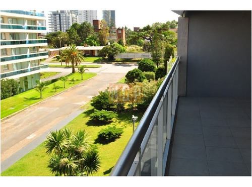 Apartamento Con Excelentes Servicios- Ref: 15297