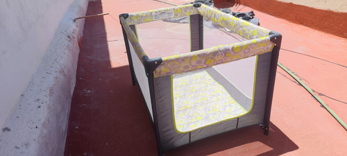 Cuna Cama Portable Con Base Firme Verde (Usado)