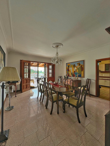Se Vende Casa 426m2 4h/5b/5p Los Samanes