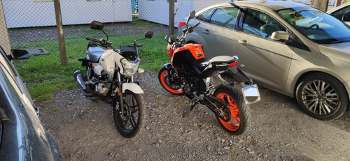 Bajaj V15