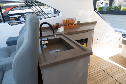 Lancha Solara 380 Ht 2025 Triton Focker Ventura Phantom