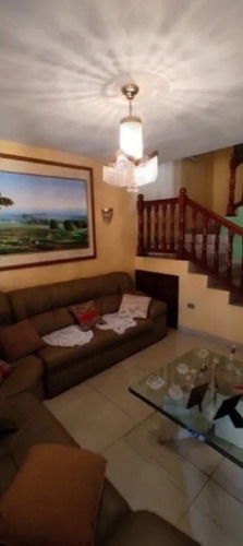 Imagen 4 de 7 de Venta De Amplia Casa Urb. El Parral Valencia Foc-937