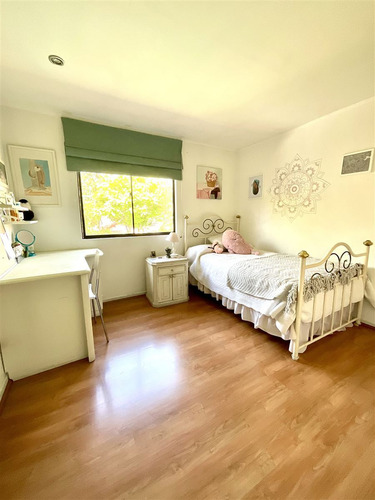 Casa En Venta De 5 Dorm. Condominio En Las Condes
