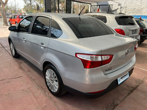 Imagen 3 de 8 de Fiat Grand Siena Essence 1.6 16v 2014