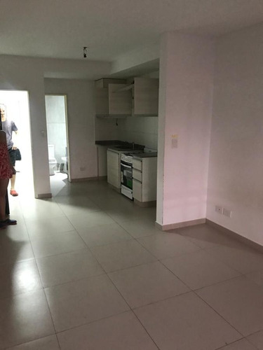 Imagen 3 de 11 de Monoambiente En Venta De Excelente Ubicación En Lomas De Zamora