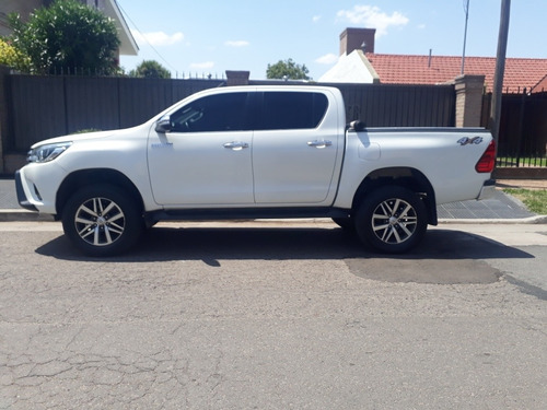 Imagen 5 de 12 de Toyota Hilux 2018 2.8 Cd Srx 177cv 4x4