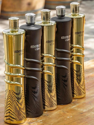 Imagen 5 de 7 de Vodka Roberto Cavalli Total Black Edition 1000ml