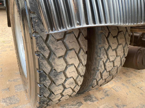 Imagem 5 de 10 de Volvo 330