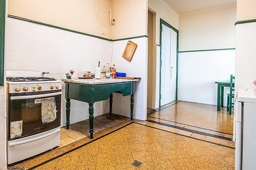 Edificio De Categoría Apto Profesional. Luz Y Sol