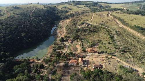 Imagem 1 de 22 de Fazenda 63 Alqueires, Rica Em Água Com 5 Lagos, 3 Casas Amplas, 3 Barracões, 1 Mangueirão, 1 Cocheira, 1 Galinheiro, 3 Casas De Funcionários, Pasto - Fa00189 - 70540162