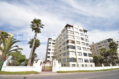 Venta, Amplio Departamento En Avda. Del Mar