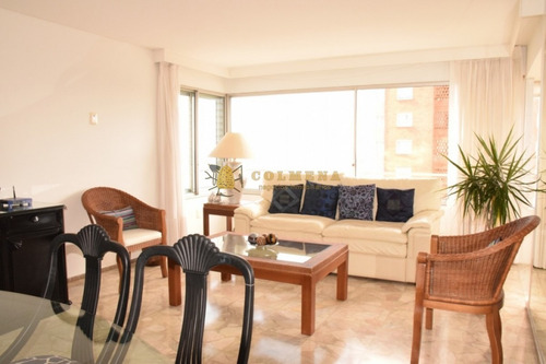 Apto En Mansa De 2 Dormitorios, 2 Baños, 1 En Suite, Living Comedor, Cocina, Dormitorio Y Baño De Servicio,lavadero Balcón Cerrado Con Vista Al Mar.- Ref: 1896