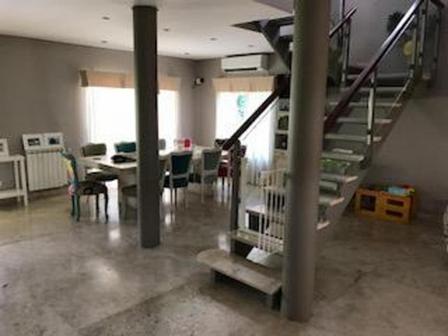 Excelente Propiedad En Zona Exclusiva De Banfield Oeste.