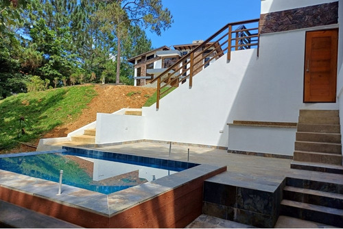 Venta De Villa De 4 Habitaciones, Ubicada En Jarabacoa, La Vega, República Dominicana