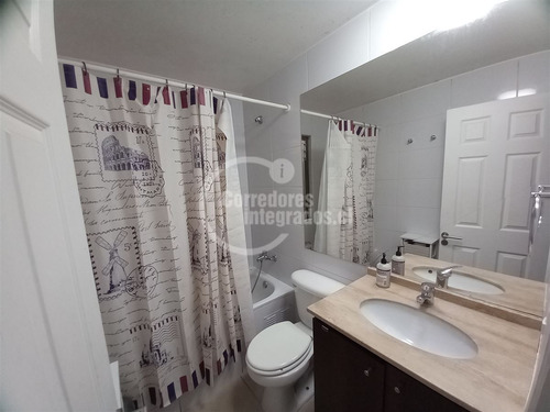 Casa En Venta De 5 Dorm. En La Florida