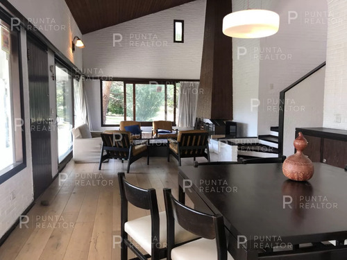 Casa En Venta En Playa Mansa, Punta Del Este, Uruguay