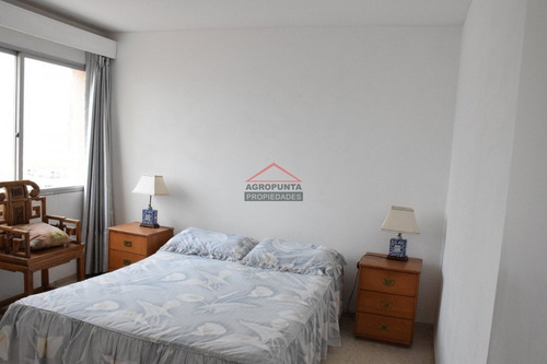 Apartamento En Peninsula, 2 Dormitorios *- Ref: 4764