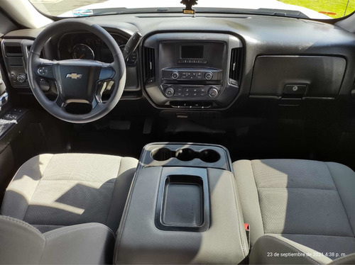 Imagen 10 de 12 de Chevrolet Silverado 5.3 2500 Cab Dob Star 4x2 Aut 2017