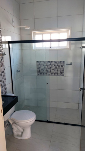 Casa De Esquina Com 3 Quartos (uma Suíte) E 2 Banheiros