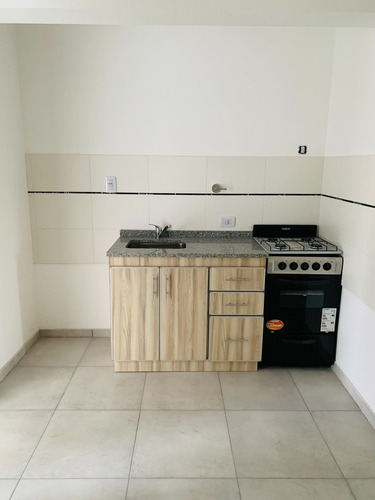 Imagen 2 de 12 de Oportunidad! Dos Ambientes A Estrenar Con Balcon En Inmejorable Ubicacion