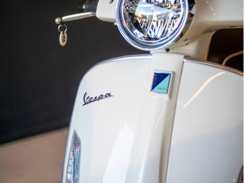 Imagen 10 de 25 de Scooter Vespa Gts 300 Super Disponible Ya