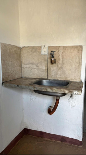 Rousseau Y 21 Abril Apto Tipo Casa Con 2 Plantas 1 Dorm