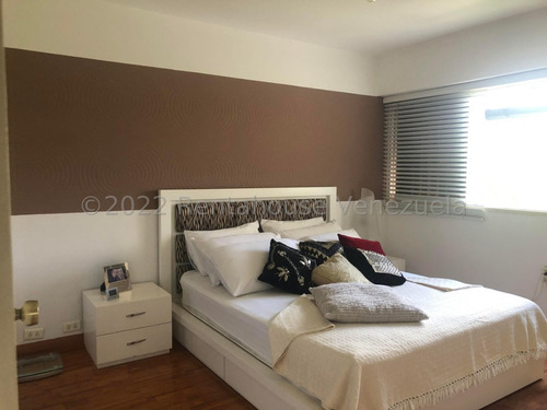 Ms: 25-8465. En Venta Amplio Y Seguro Apartamento En El Peñón. A=143m2, 3h, 3b, 1p.