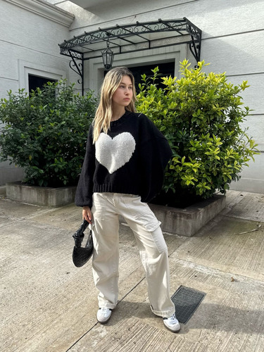 Sweater Corazón Negro Para Mujer - Estilo Y Comodidad