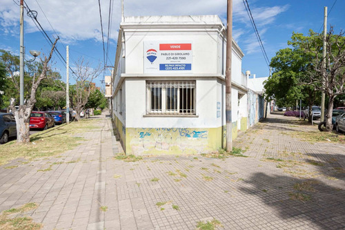 Imagen 2 de 18 de Casa 2 Dormitorios Con Cochera A Reciclar