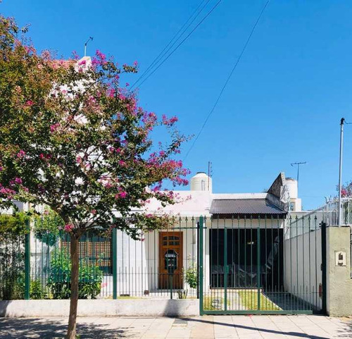 Casa En Venta En Banfield Este