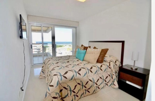 Apartamento En Venta De 2 Dormitorios En Icon Brava Tower, Punta Del Este.