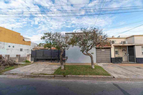 Venta Casa Con Fondo , Quincho Y Cochera En Wilde
